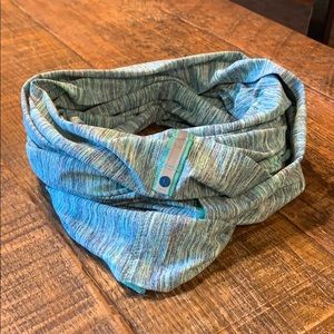 Lululemon Vinyasa Snap Scarf